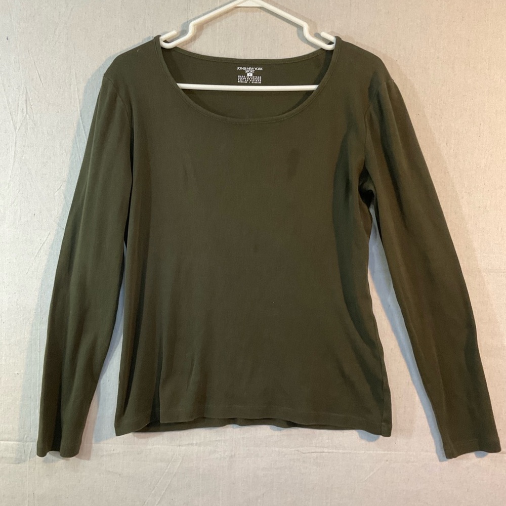 Jones New New York olive green, long sleeve scoop neck tee-size small